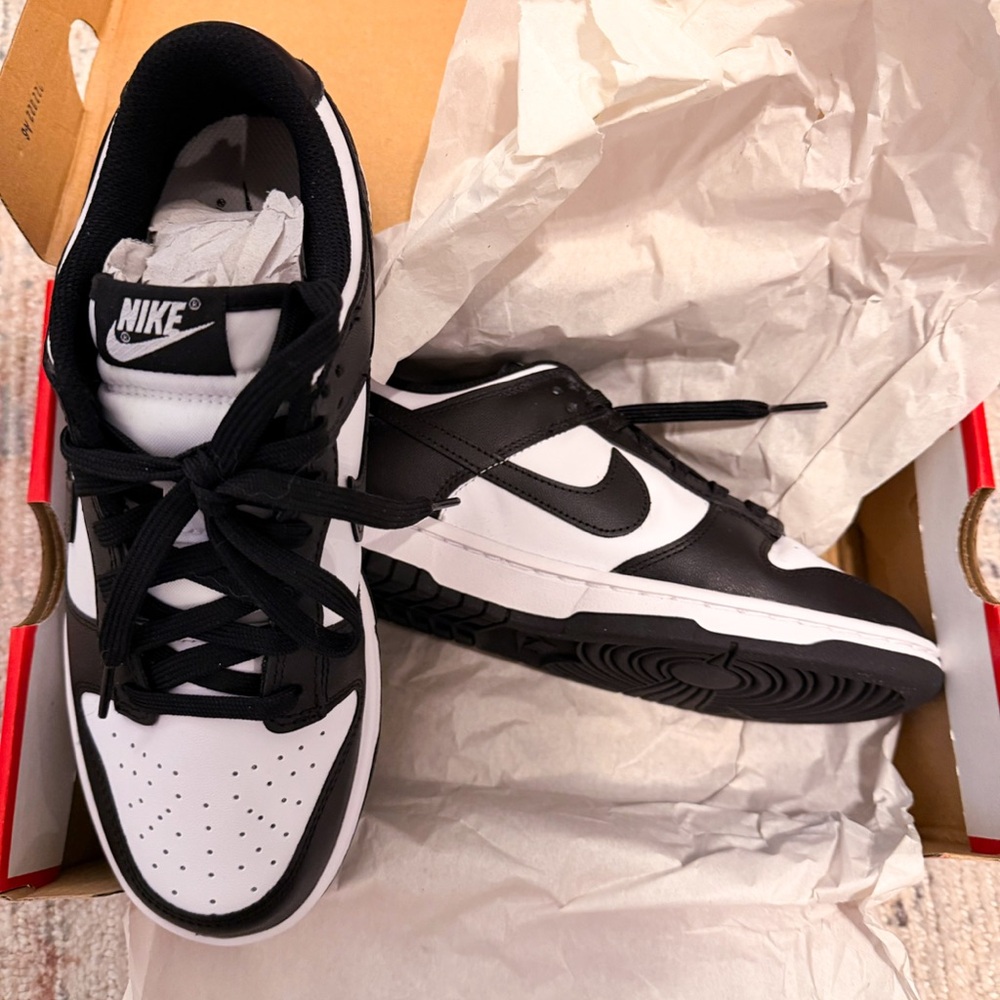 NEW Nike Dunk Low Men 7 Women 8.5 Classic Black and White Sneakers